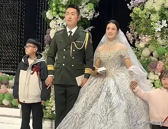 最帅升旗手张自轩大婚不到24小时	，荒唐一幕出现，新娘受无妄之灾