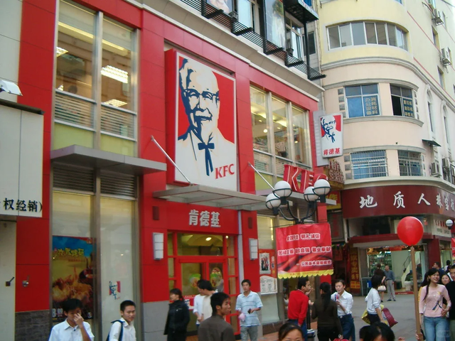2005年的南昌，八一广场最动容的时代