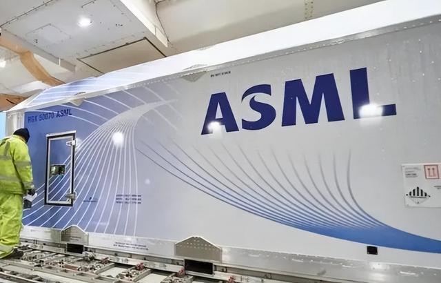 ASML的“末日狂欢”：EUV光刻机，难有下一代，未来没了