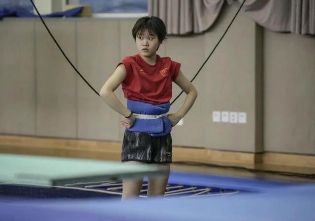 官宣退役不到1月，张家齐接受采访，句句不提却字字都提全红婵