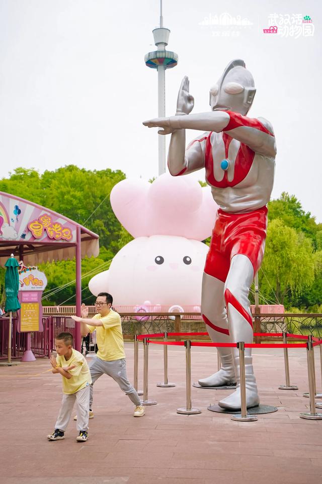 奶龙×奥特曼×中国奇谭三大IP梦幻同框 武汉欢乐谷方言童话王国引爆六一