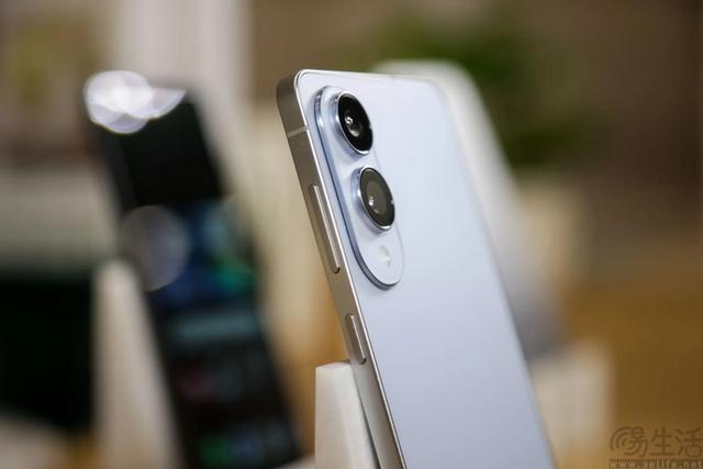 致敬iPhone 17 Air的入门机，似乎有些惨不忍睹