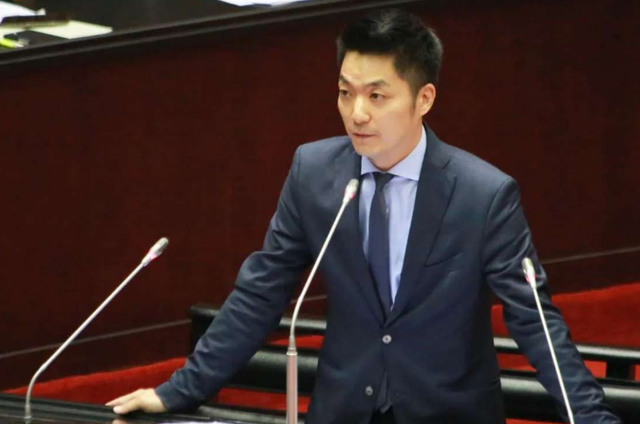 蒋介石曾孙，蒋家第四代中唯一活跃政坛的，长相帅气，今年46岁