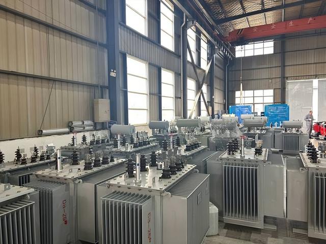 原来马斯克没说错，全球抢的不是芯片，而是中国20万一台的变压器