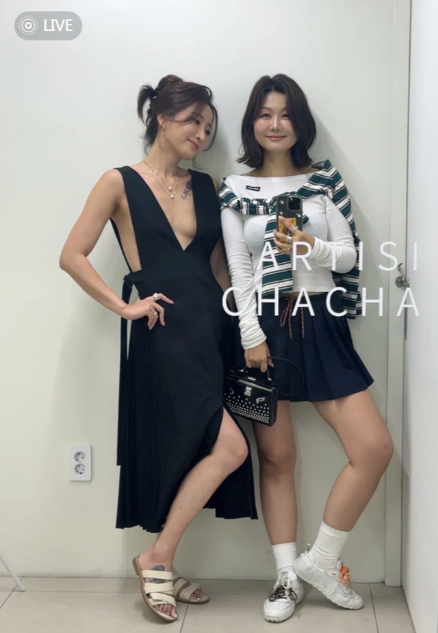 陈赫前妻不穿内衣大胆出镜，胸和肚子快一样平，那张脸倒是很美