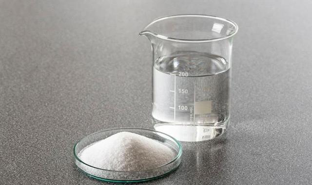 医生发现：坚持用盐水漱口的人，咽喉可能正在发生这5个积极变化