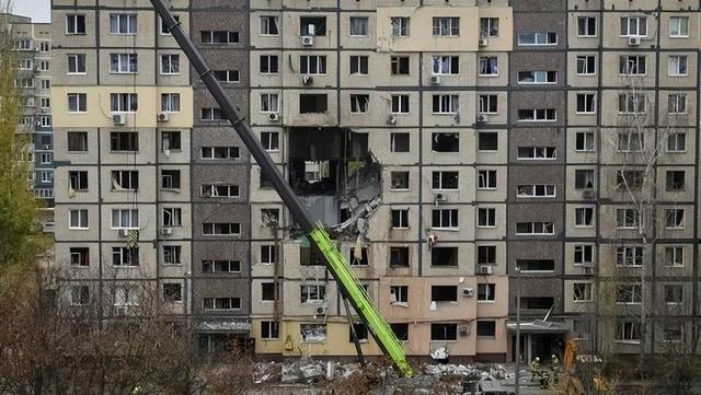 俄军发动破纪录空袭！503次轰炸重创乌全境，能源命脉遭重创