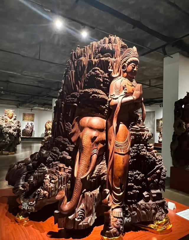 走进老挝万象神木博物馆，触摸木雕里的山河岁月