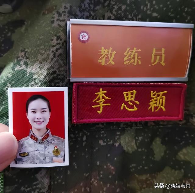 女民兵李思颖阅兵回家后仅半天，又官宣新身份！这才是该追的星