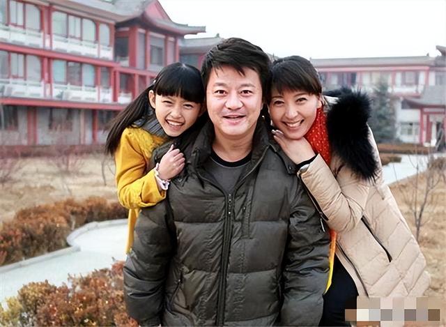 赵本山担心的事发生了！53岁闫学晶最大遗憾，是没听他一句老人言