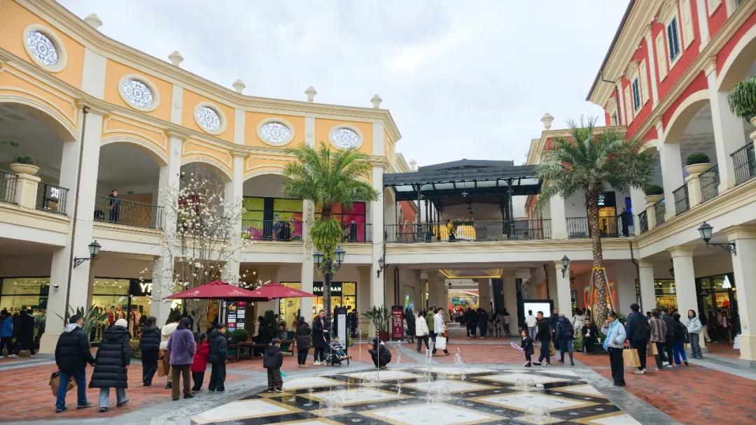 春节长假倒计时!来成都佛罗伦萨小镇,马上购好运迎新春插图2 春节长假倒计时!来成都佛罗伦萨小镇,马上购好运迎新春插图2