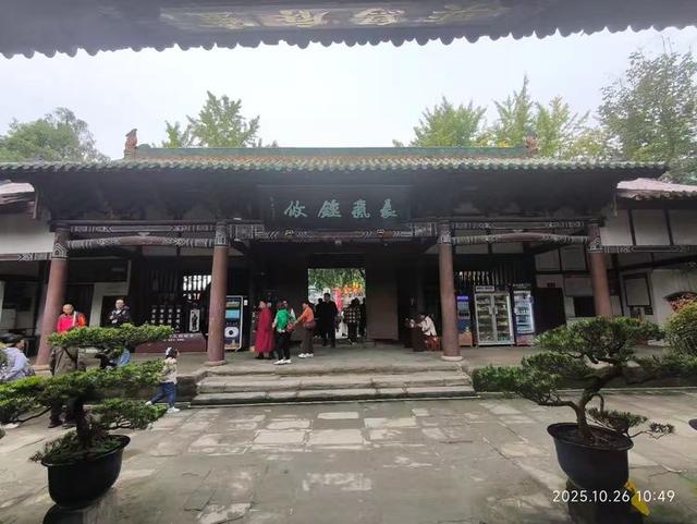 阆中古城里的张飞庙