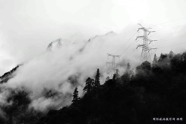 除了黑独山，滇藏线还有哪些适合摄影的景点？