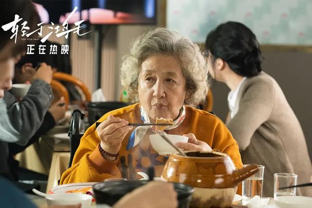 【电影】《轻于鸿毛》双女主公路行，荒诞解房产结，情路和解蜕变