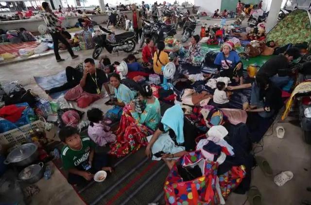 王毅一锤定音，泰国开出停火条件，洪森倒向美国，最大输家已定