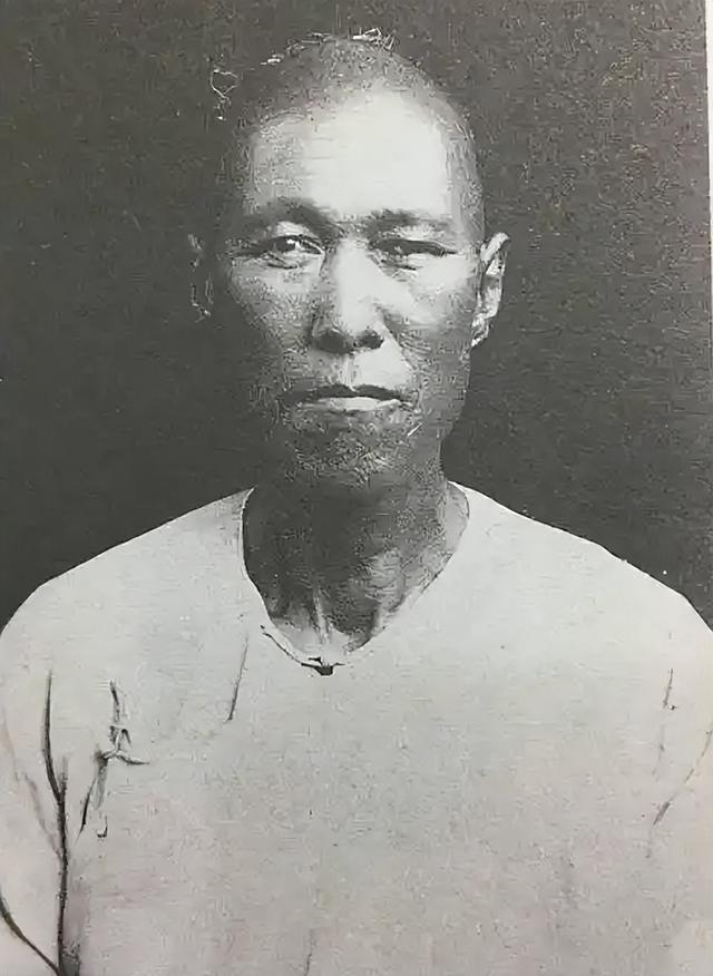 晚清太监尹春如，给齐白石看大门22年，没有工钱，每月就给几幅画