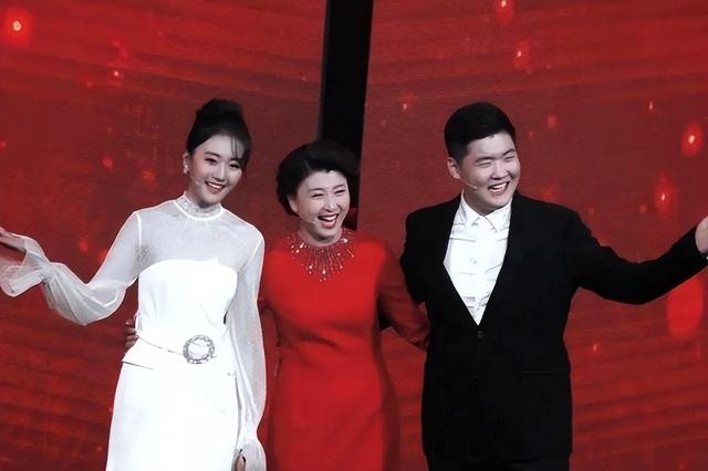 “后坐力”太大！闫学晶又被爆出猛料，她和儿子已经一个也跑不了