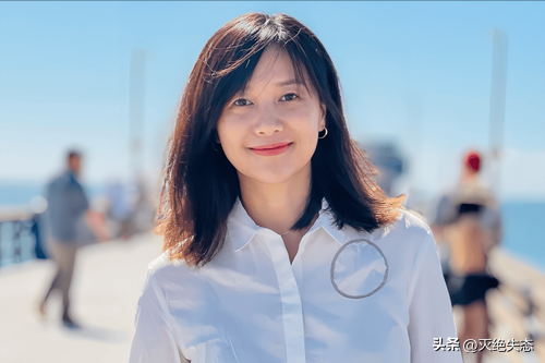 从19岁开始男人不断，半百了还没玩够，“风流才女”徐静蕾现形记