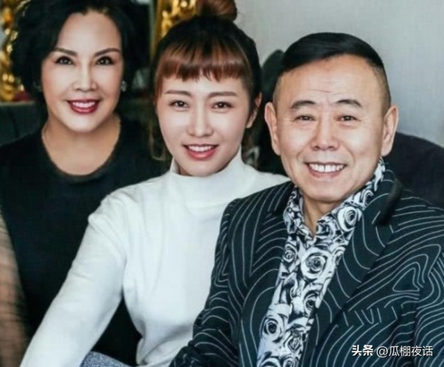 4个老婆，全家移民	，享受正师级待遇，潘长江身上哪个标签是真的