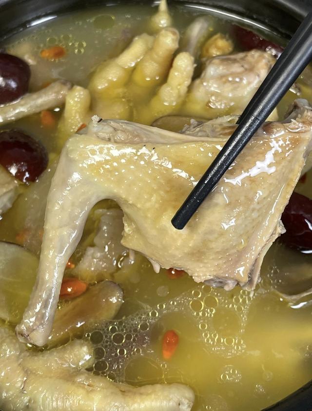 “一鸽顶九鸡”,别总炖鸡汤了,鸽子的4种吃法,健脾养胃补气血