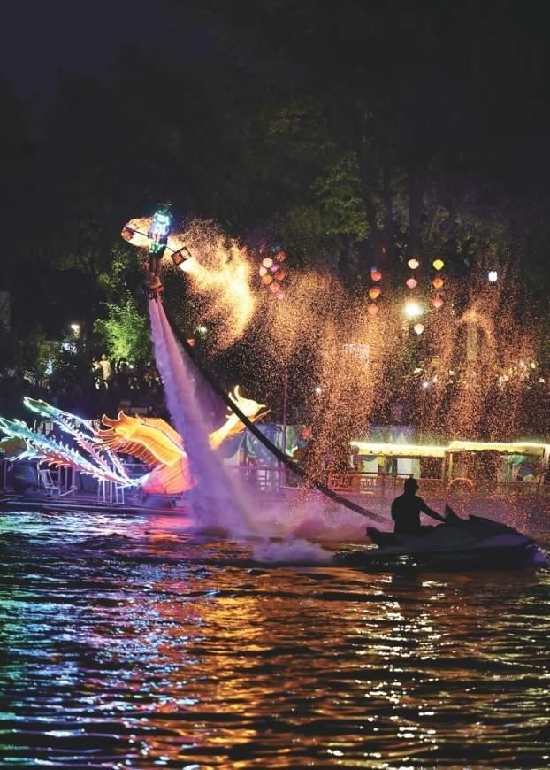 昼赏水龙舞 夜观铁花绽