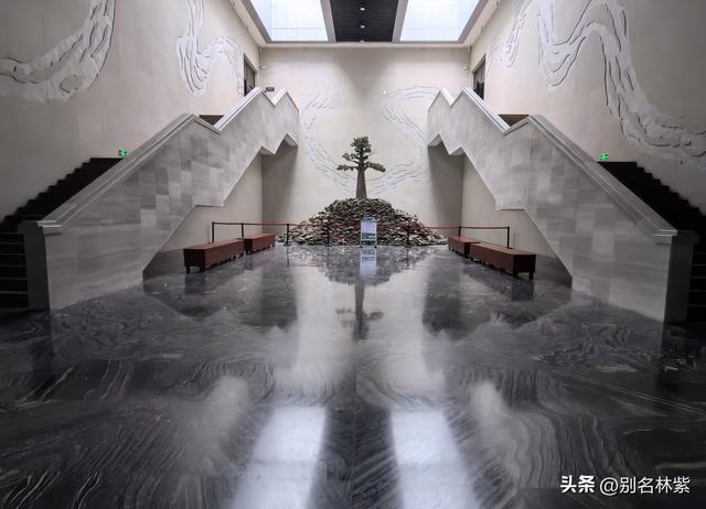 参观额尔古纳博物馆，了解蒙兀室韦和俄罗斯族历史，回青旅吃焖面