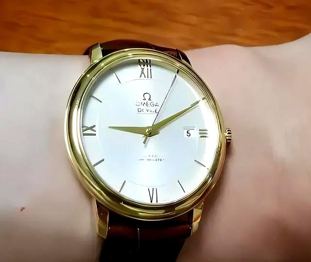 金表选购终极指南：为什么成功男人手腕上，总少不了一抹金？