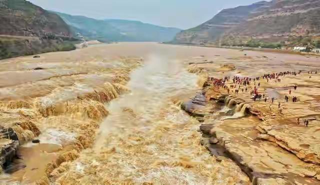 积石山是个什么样的地方？生活在这里的人们，一看到黄河就大喊家