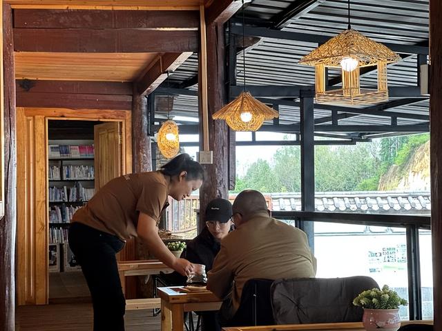 村咖下午茶 坐拥公路好风光
