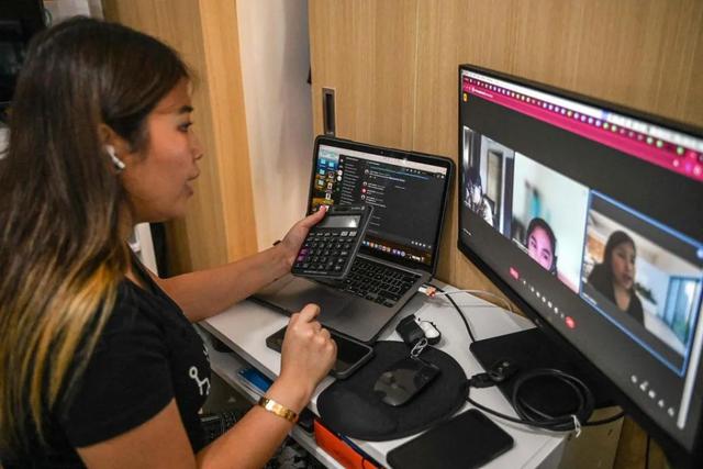 跨国外包时代来临!打工人最后价值,就是假扮AI