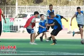 乌鲁木齐有支青少年法治足球队图片