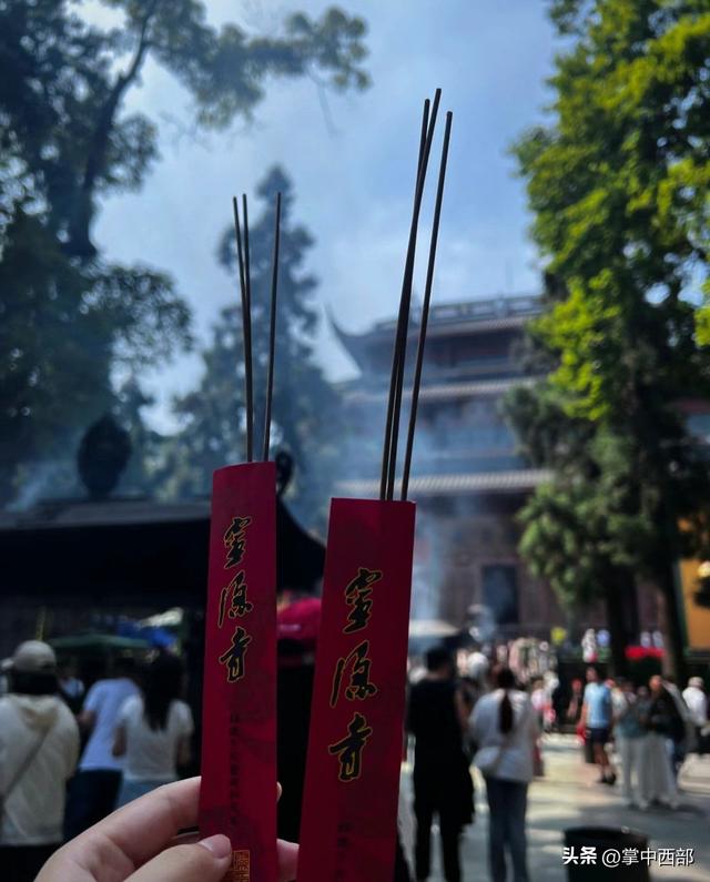 灵隐寺免票：千年古刹的“去商业化”破冰，还是流量经济的新叙事