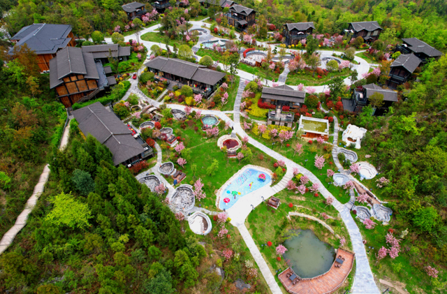 乡游黔中 · 百里杜鹃管理区 兴隆村丨秋色染杜鹃岭，山野果香醉清风