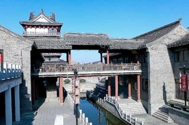 8年烧光50个亿！从人满为患到无人问津，全国古镇为啥批量倒闭？