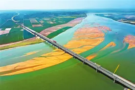 沁伊高速建设如火如荼图片