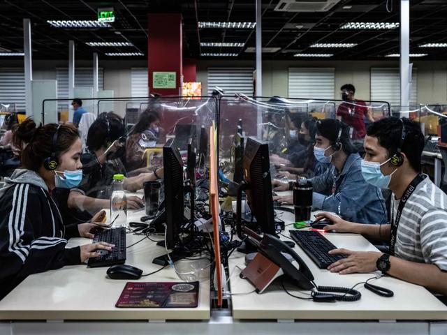 跨国外包时代来临！打工人最后价值，就是假扮AI