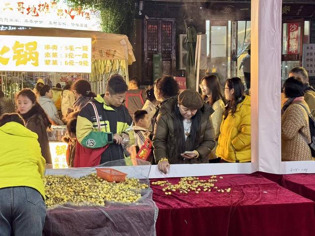 十七届江北水城·两河明珠（聊城）葫芦文化艺术节第二天人气沸腾