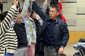 来市民艺术夜校“挂中医门诊”，年轻人5秒抢光的石氏伤科到底教些啥？图片