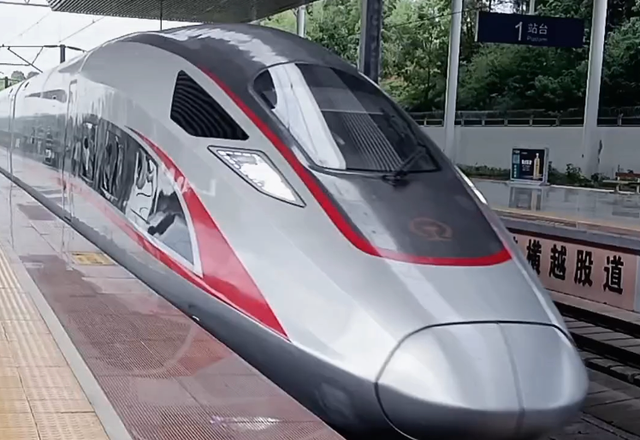 迪拜富婆来中国游玩，回国三天后坦言：阿联酋跟中国差距一目了然