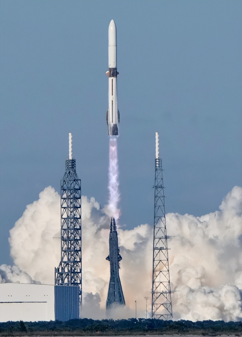 朱雀三号距离“猎鹰9号”还有多远?