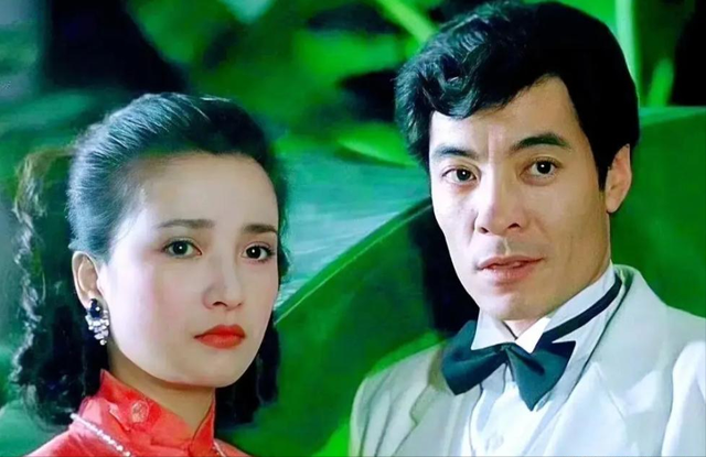 61岁何晴去世，死因曝光，下嫁三婚许亚军，最后10年过得痛苦凄凉