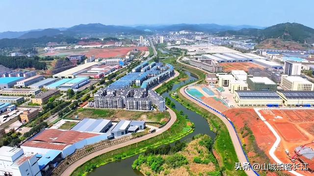 四川南充没铁路的小县城,常住人口排名末尾,凭啥很有发展潜力?
