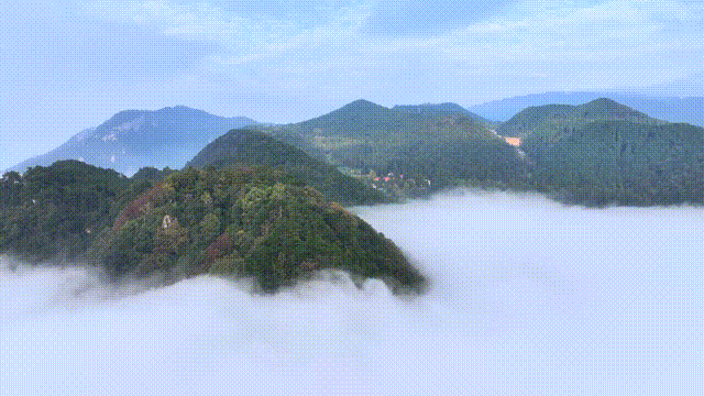 庐山：秋云涨起时 正是醉眠处