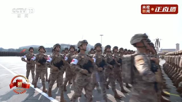 不装了！一口气看完九三大阅兵武器装备！谁说我们一个也不认识？