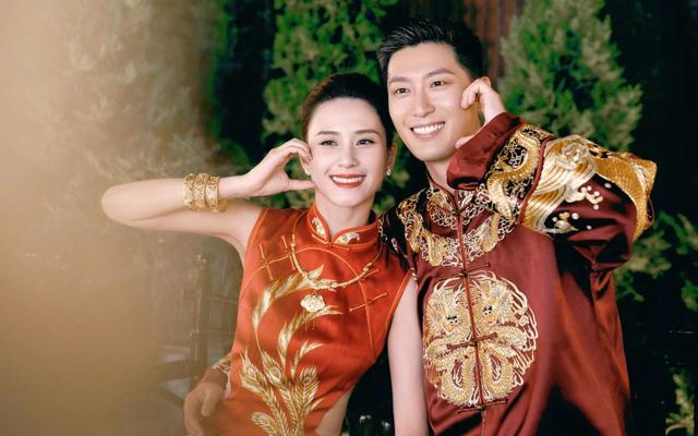 窦骁不忍了！何超莲4字回应婚变成笑话？向太怂了，连夜删文表态