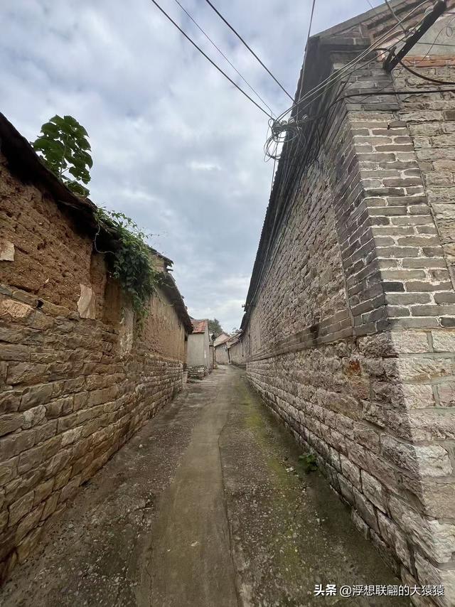 莱芜苗庄有一座隐在山坳里的古村：陡峪