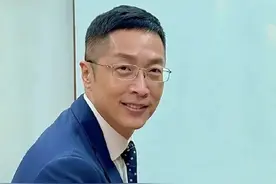 香港知名男星升职成行政总裁，淡出娱乐圈不再拍剧，至今单身未婚图片