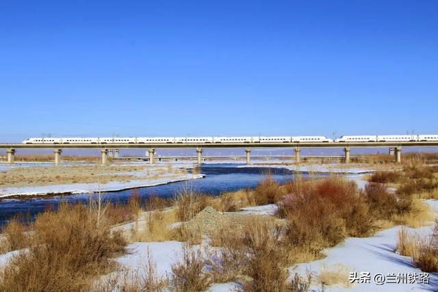 铁道风景线 | 黑河映铁骨，四季见风华