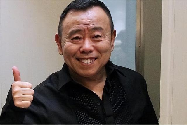 全家移民真相大白2年，享正师级待遇的潘长江，已走上另一条大道