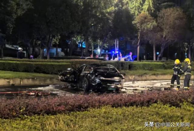 一夜蒸发1000亿，起火的小米SU7暴击雷军